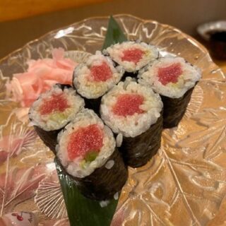 目利きで仕入れた新鮮な海鮮を炭火焼…